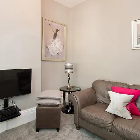 Albany House By Serviced Apartment
